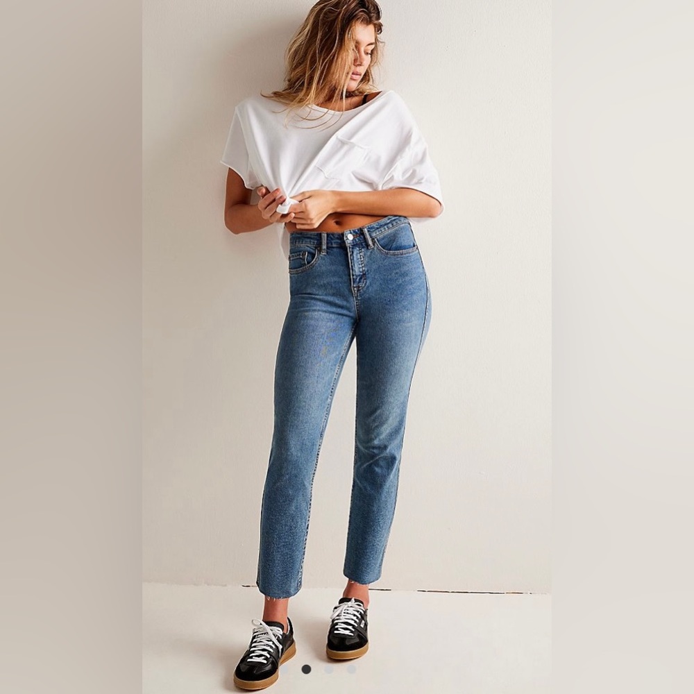 Free People | CRVY High-Rise Vintage Straight Jeans Size 35S Dark Indigo